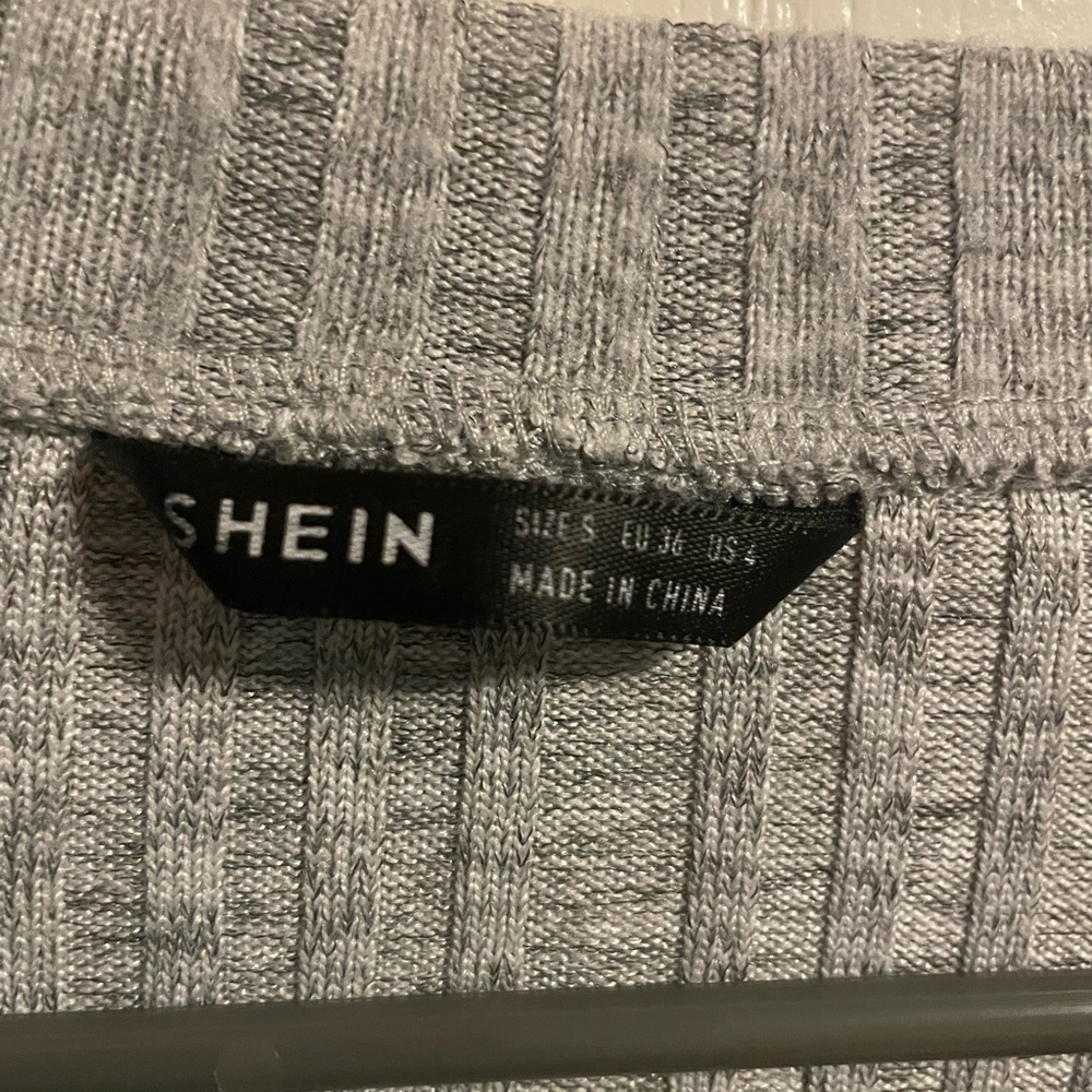 cropped sweatshirt so cute with leggings